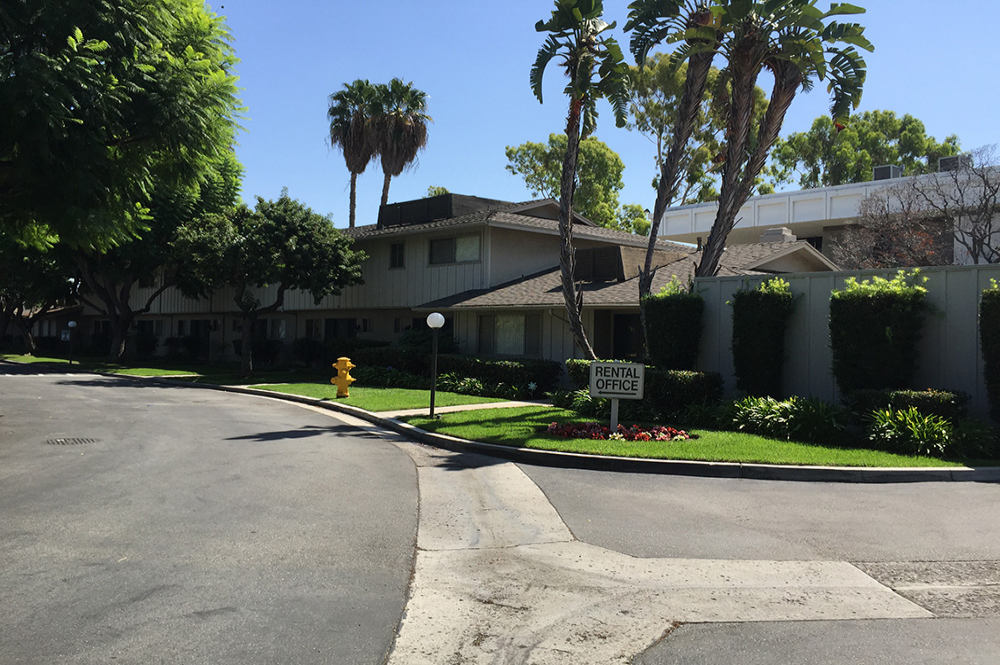Thank you for viewing our Outside pics 9 at Fullerton Townhouse Apartments in the city of Fullerton.